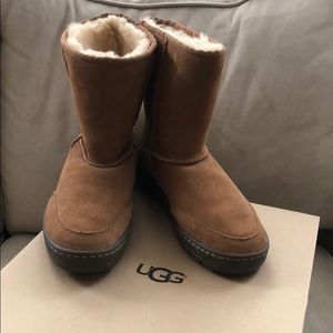 Ugg w ultra short revival boots. Brand new w/ box